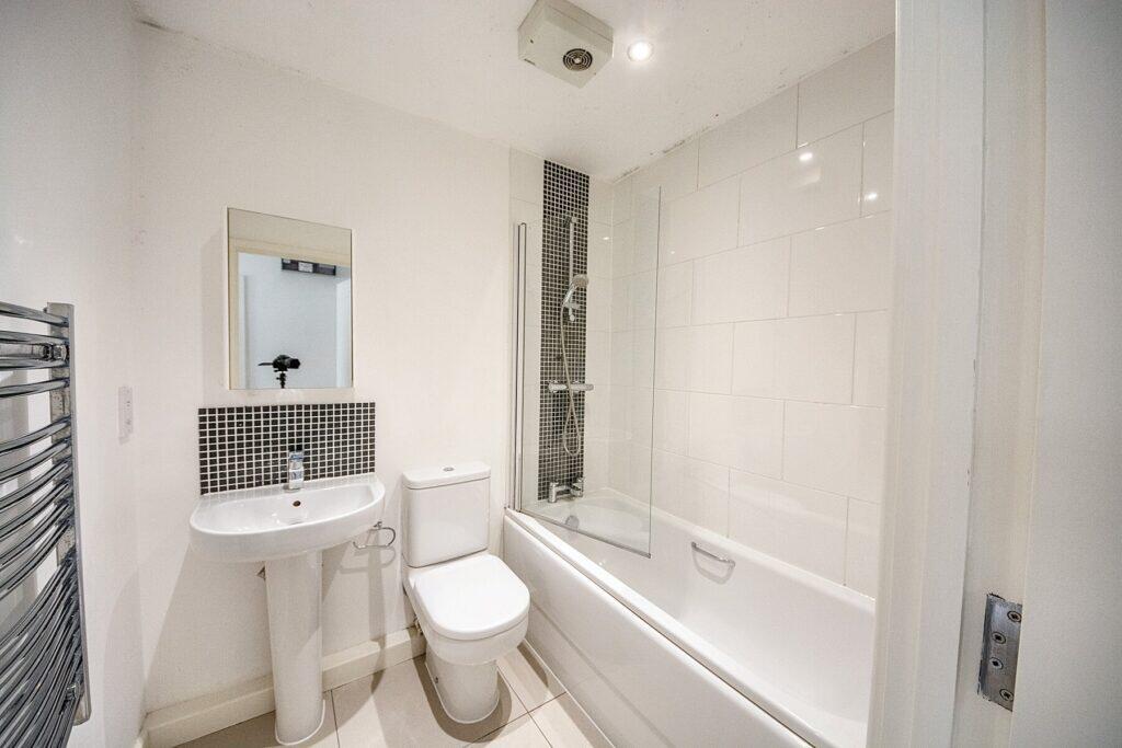 Central Court- Bathroom