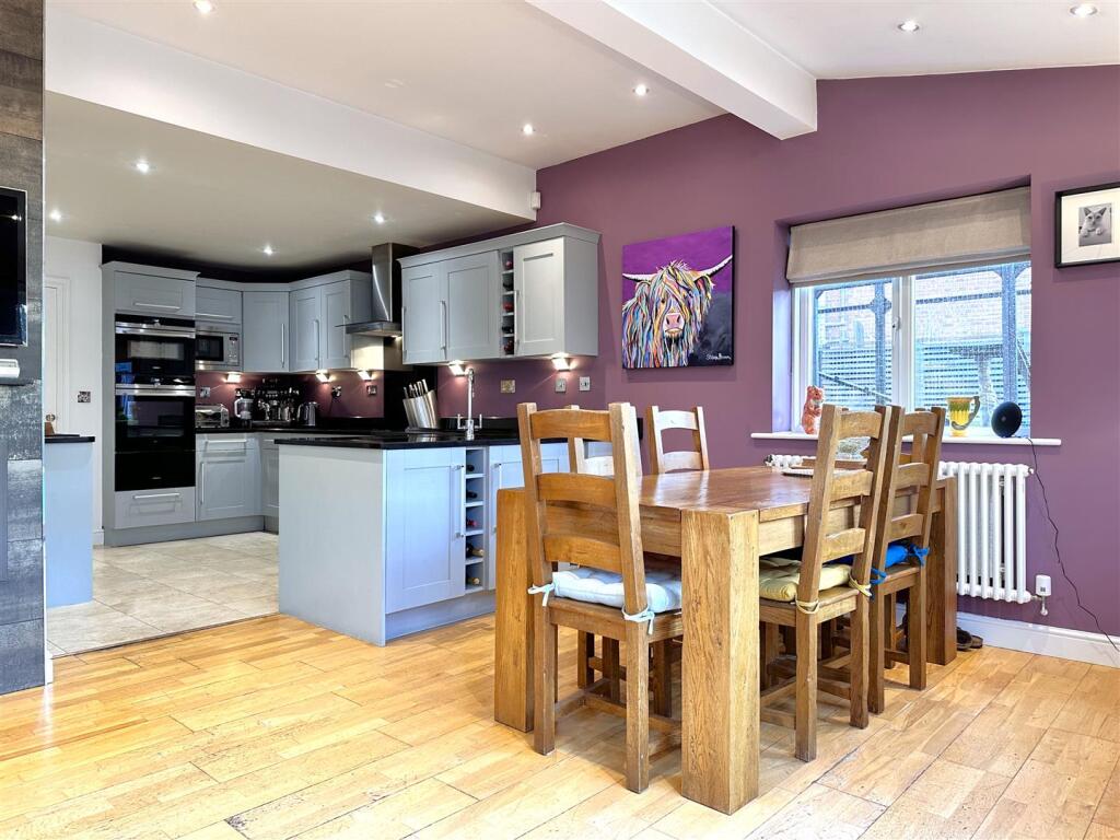 Open-Plan Dining Kitchen 276