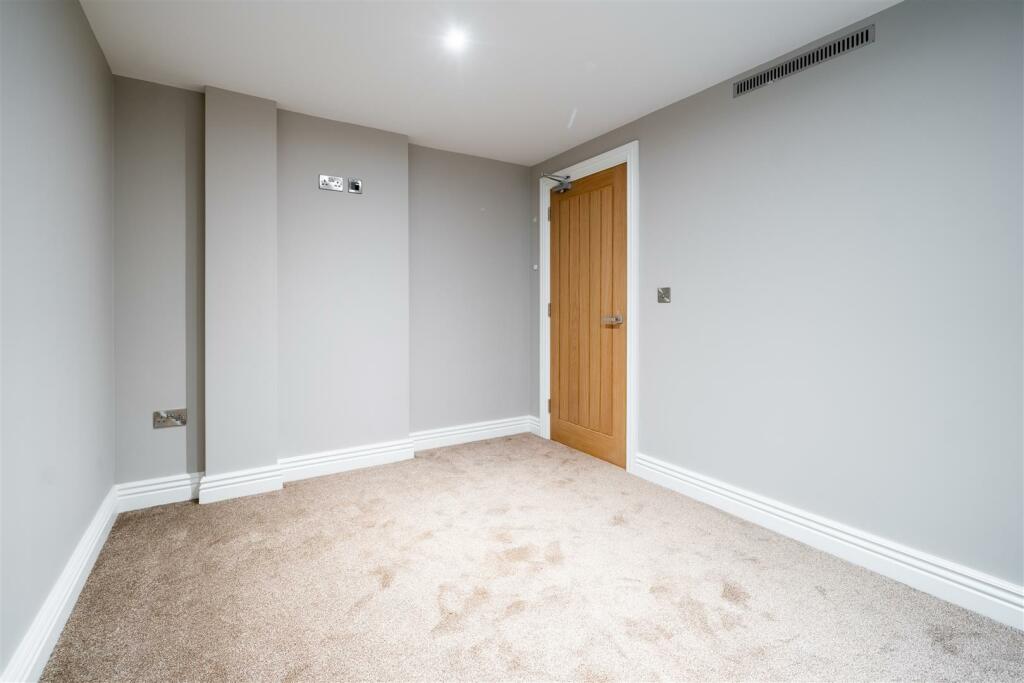 Bedroom 1-2.jpg