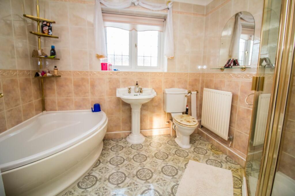 Family Bathroom.
