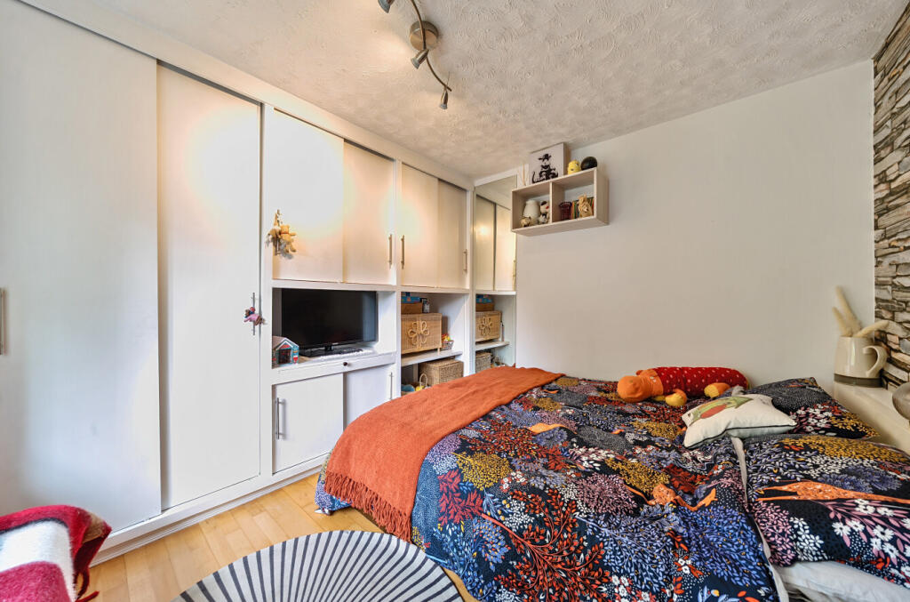 1329075-7-6889fab...