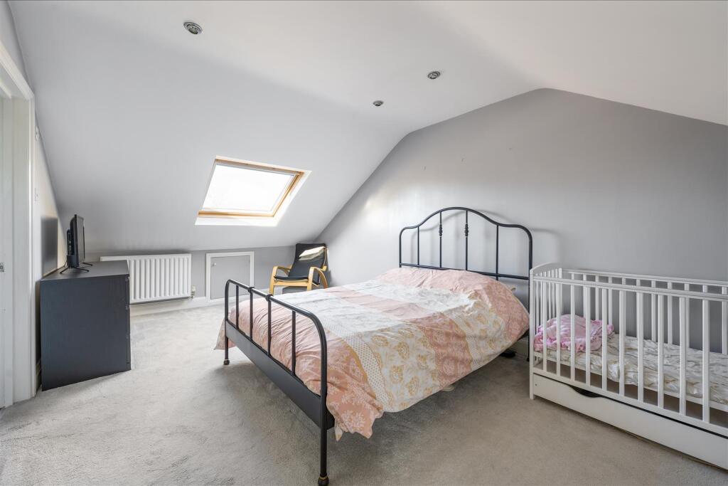 Heathcote Grove E4