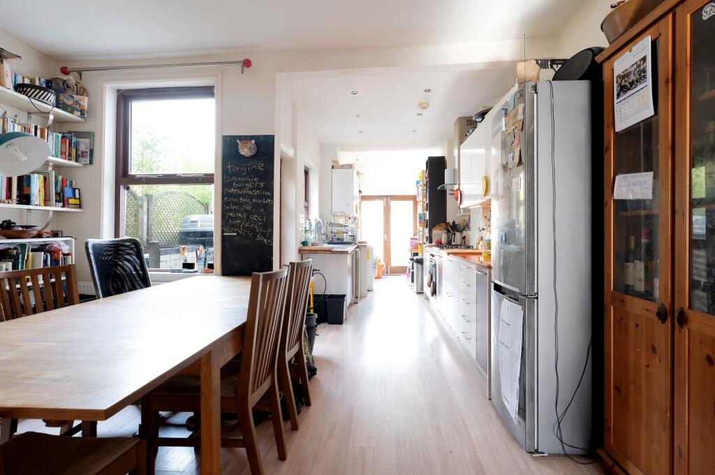 LIVING ROOM KITCHEN AND DINER