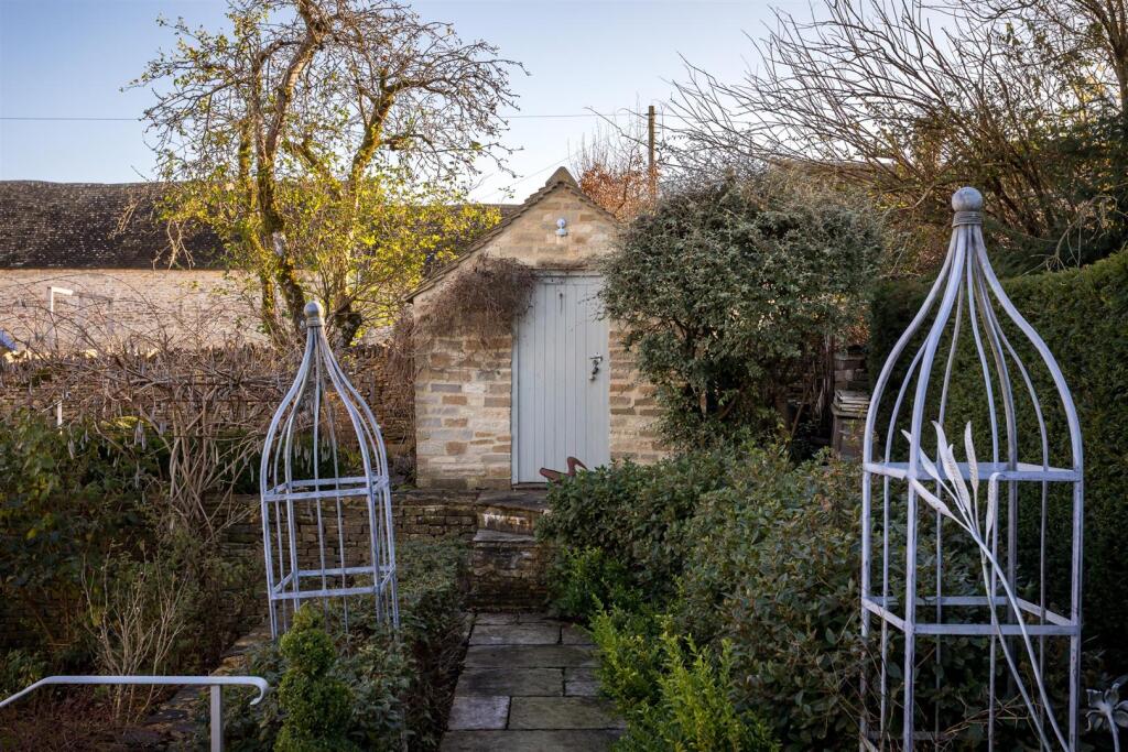 47 - Dovecote Cottage - GL7 5NG - Web.jpg