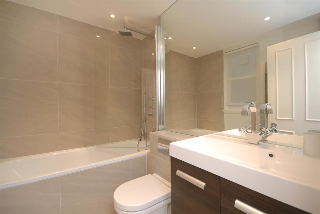 7, 58-59 Hyde Park Gate Bath.Hi-Res.jpg.jpg
