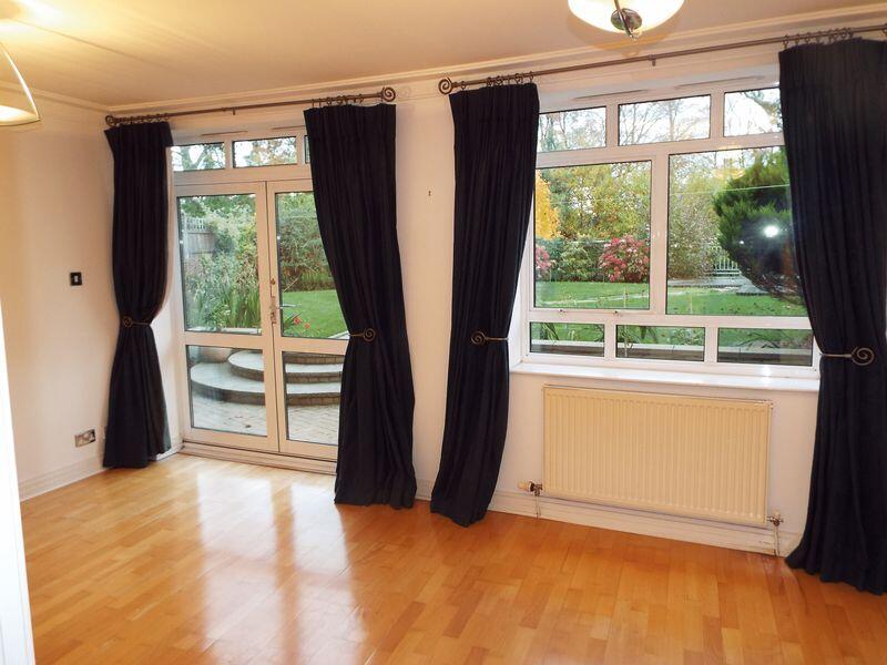 Side view main bedroom 