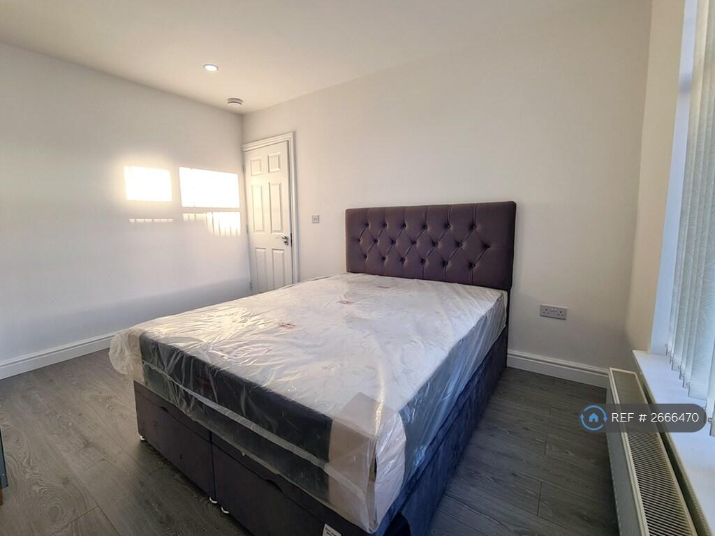Bedroom 2 - Double Bed