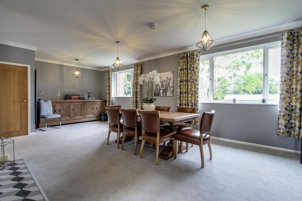 Open Plan Living Room/Dining Room