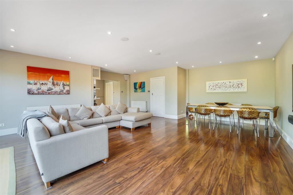 RUDEN WAY, (EXTRAS)-31.jpg