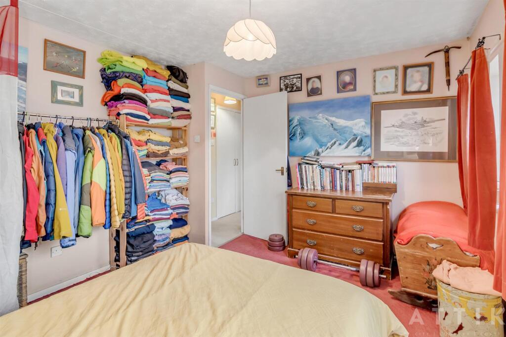 6 Mill Hill Drive Halesworth IP19 8DB (19).jpg