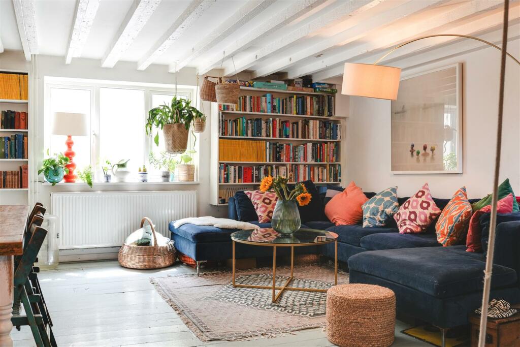 6a Median Road-10.jpg