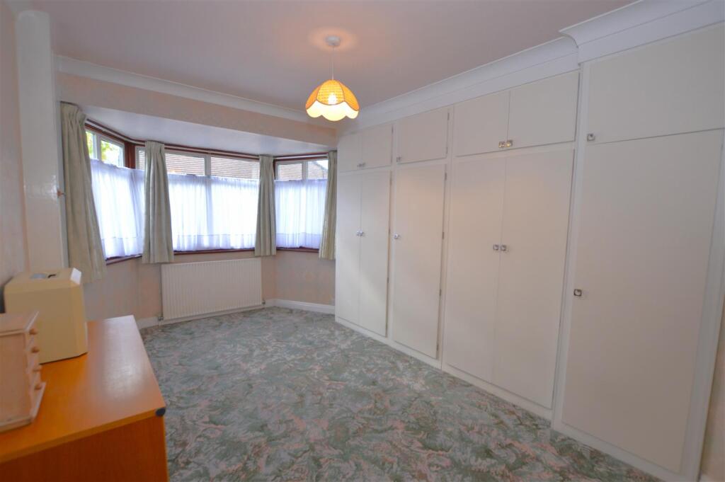 100 Redway Drive bed2.JPG