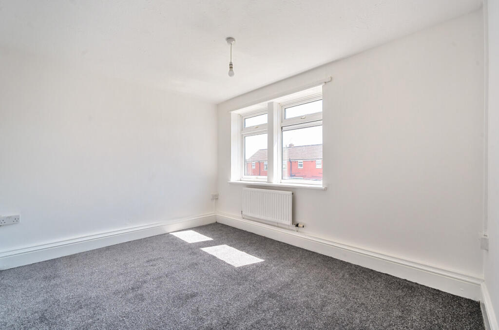 14-6815036cc94fb-...