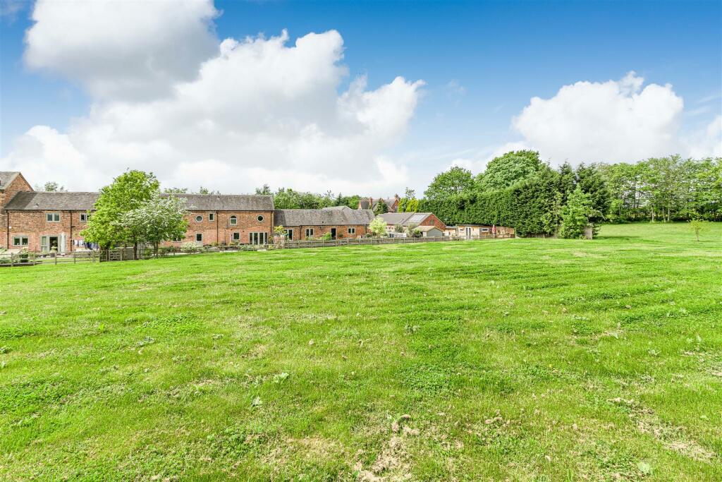 3 Poplars Yard, Shuttington