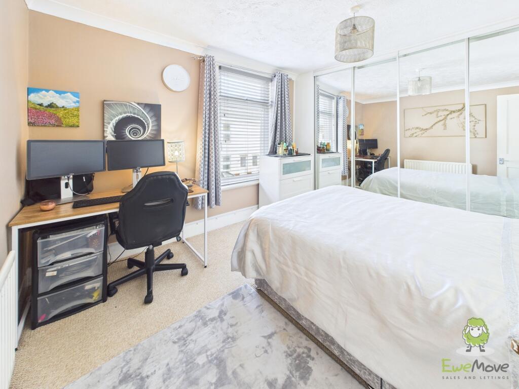 CAM01543G0-PR0157-STILL023