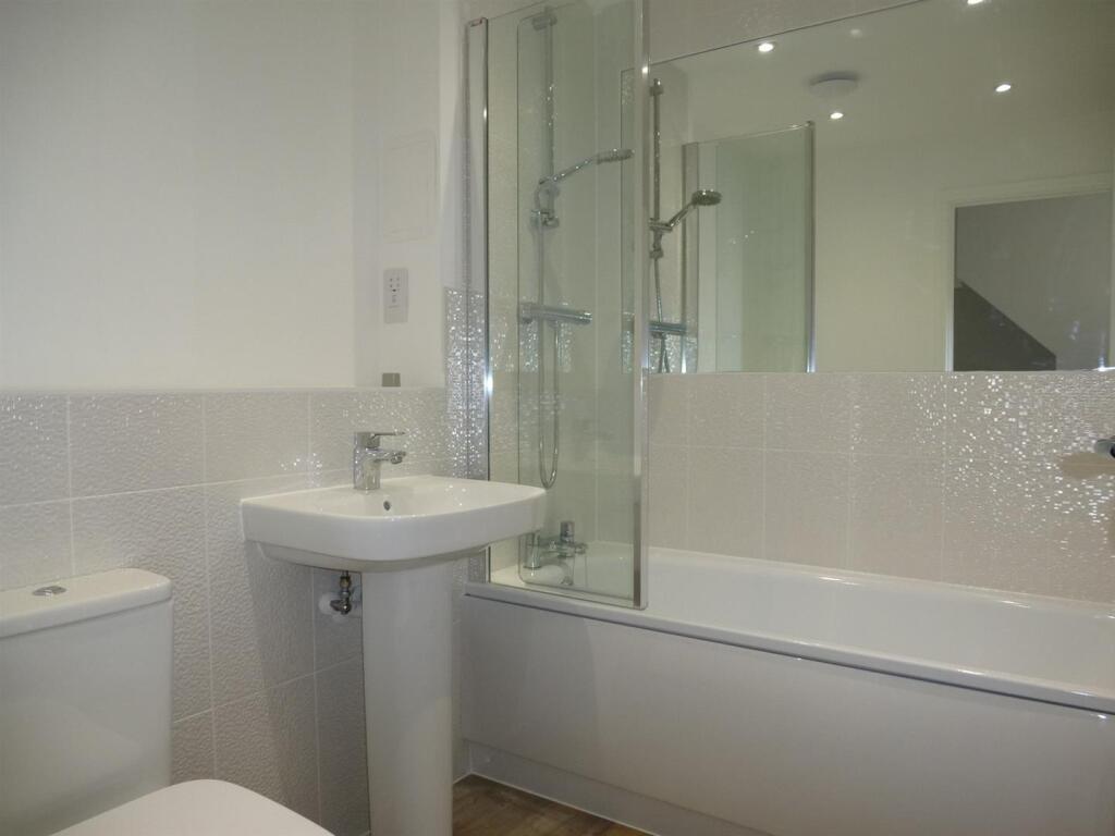 Bathroom.JPG