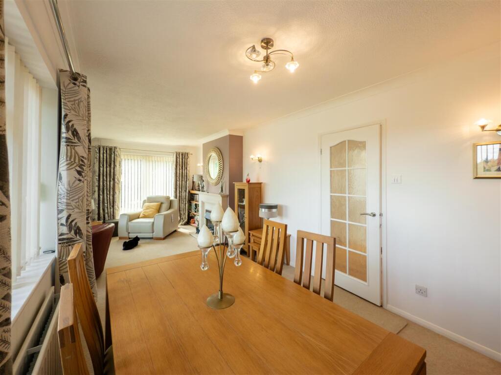 Sitting Room/Dining Room