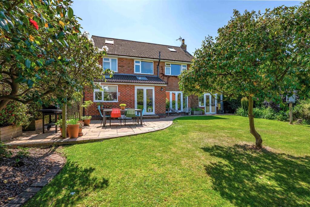 5 Banks Crescent-04.jpg