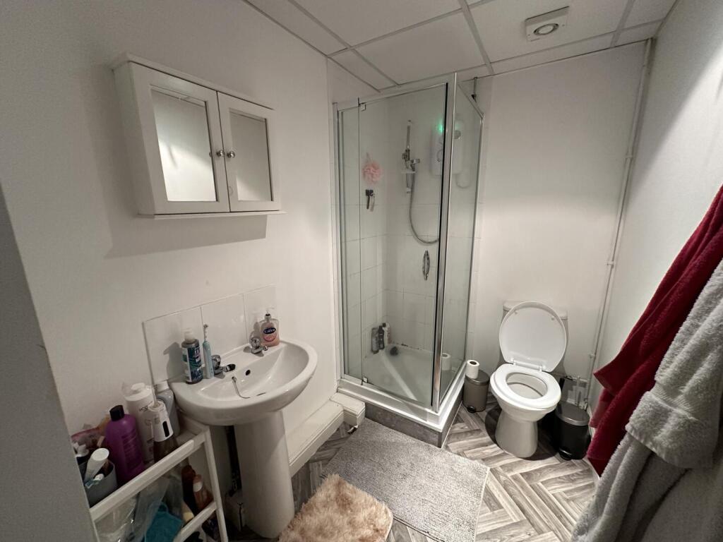 90cr.shower2.JPG