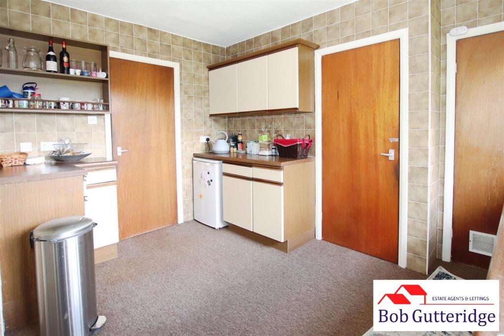 FITTED KITCHEN / BREAKFAST ROOM