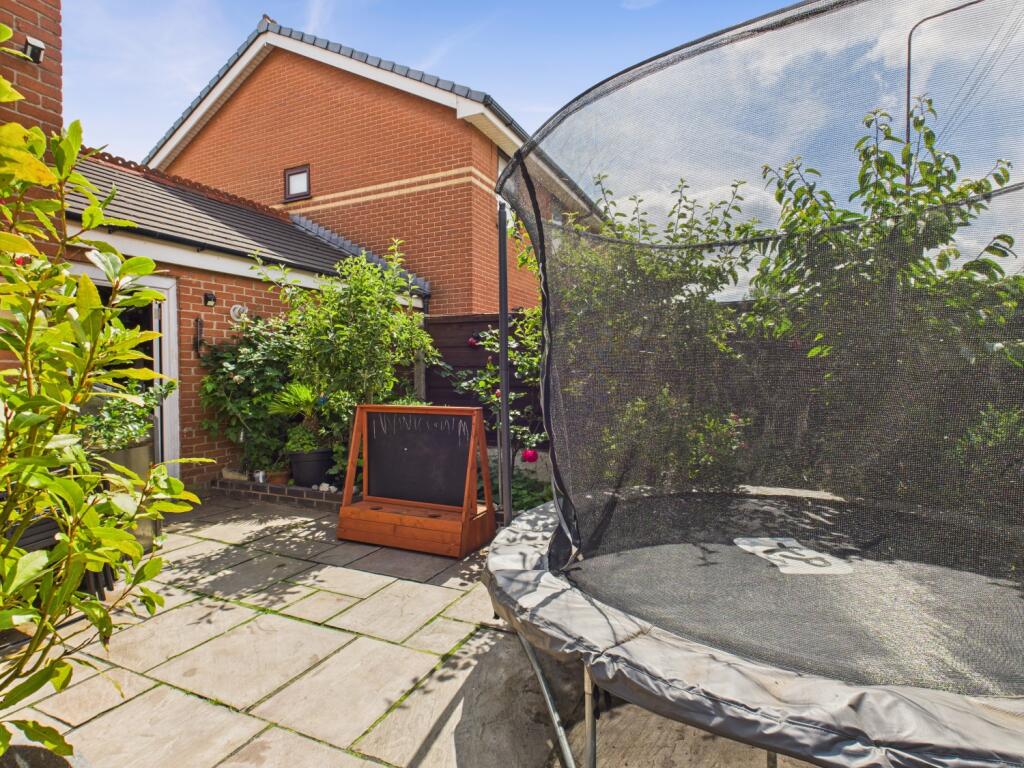 CAM03729G0-PR0068-STILL008