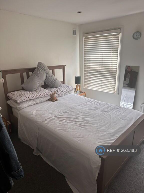 Bedroom 1 (Front)