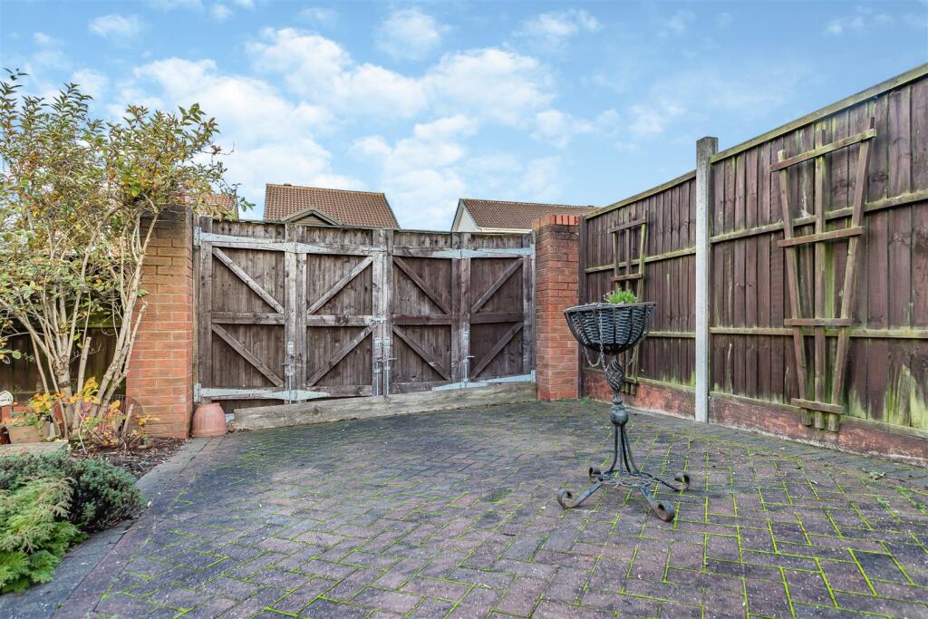8576940-exterior06.jpg