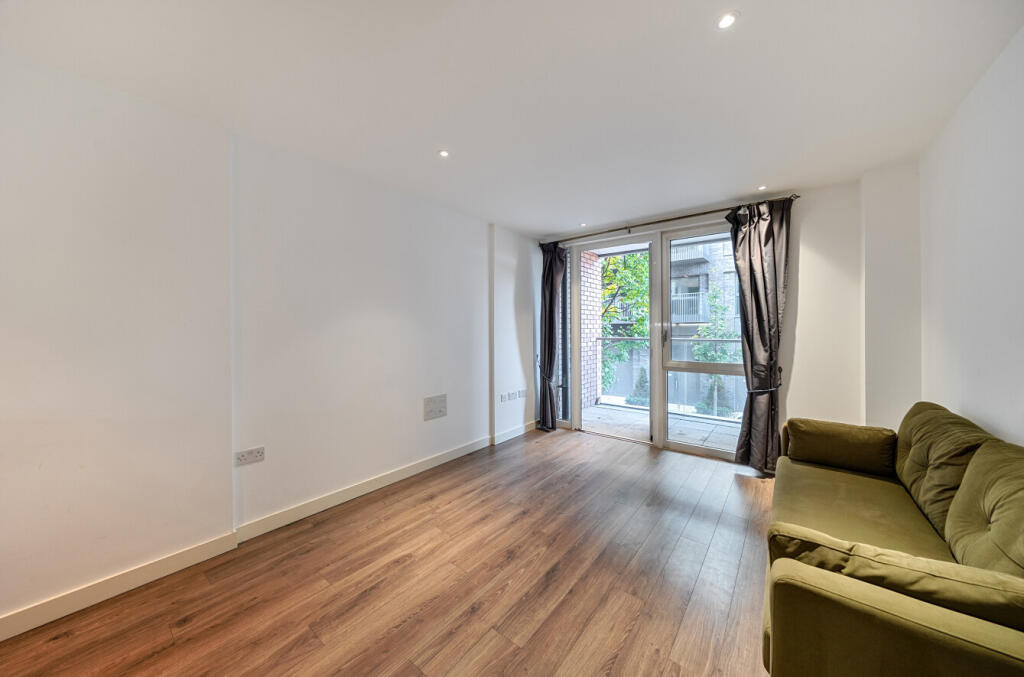 1373521-15-6900a8...