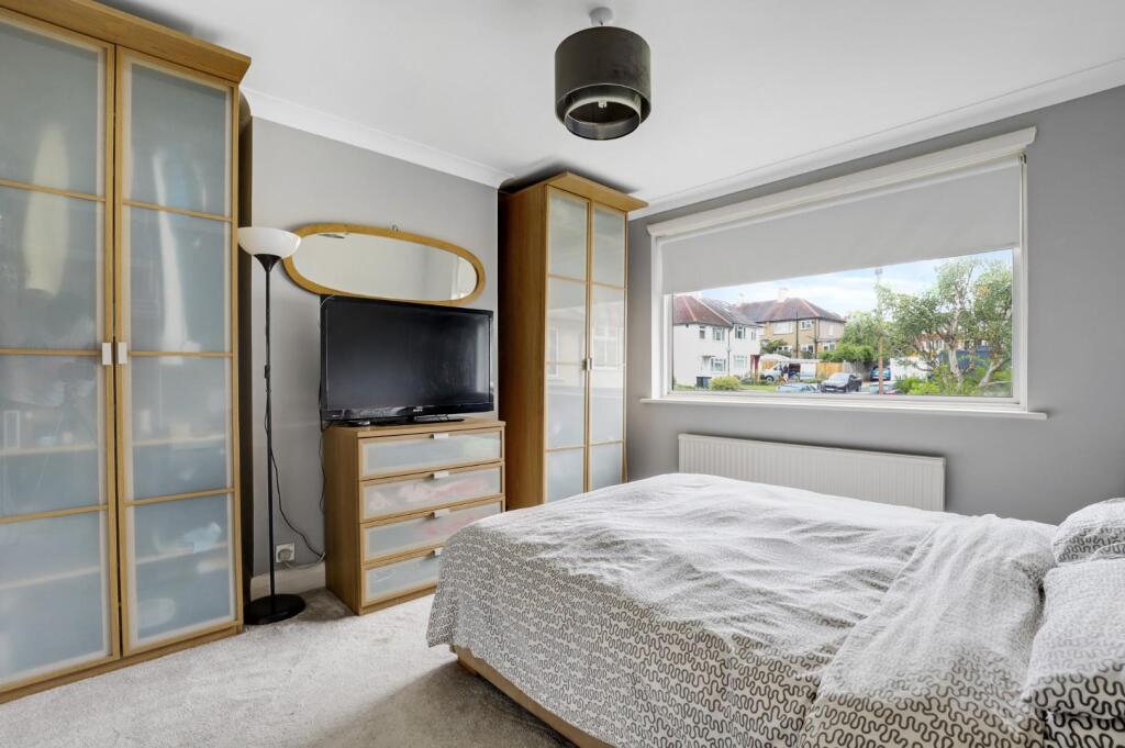 14-9b53JHPropWorld - 7 Mylis Close - 26.jpg