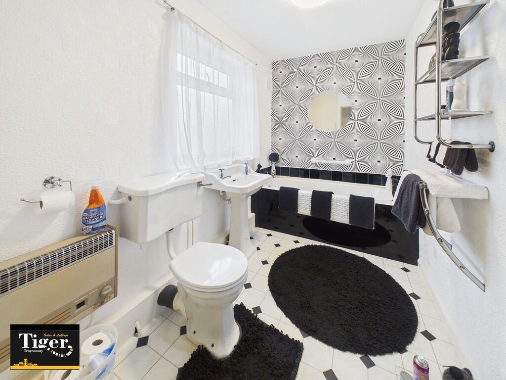 CAM02176G0-PR0766...