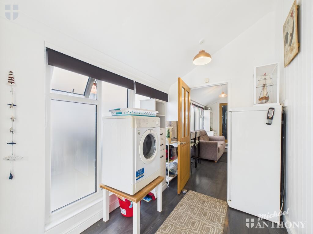 CAM03218G0-PR0699-STILL016