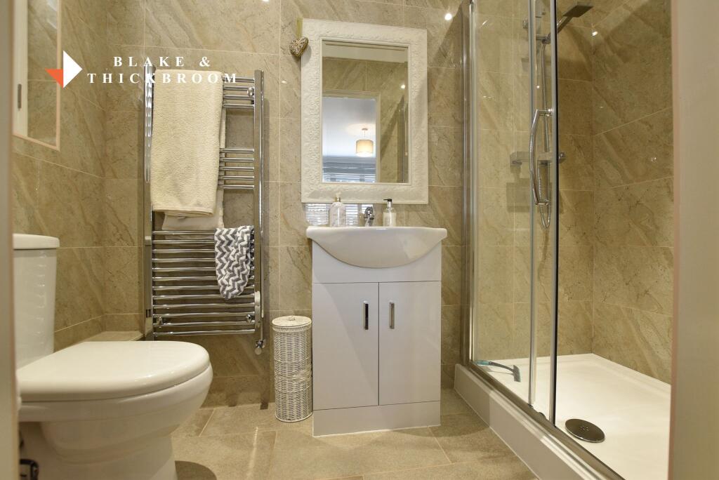 EN SUITE SHOWER ROOM