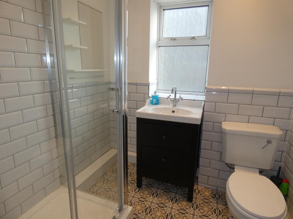 SHOWER ROOM