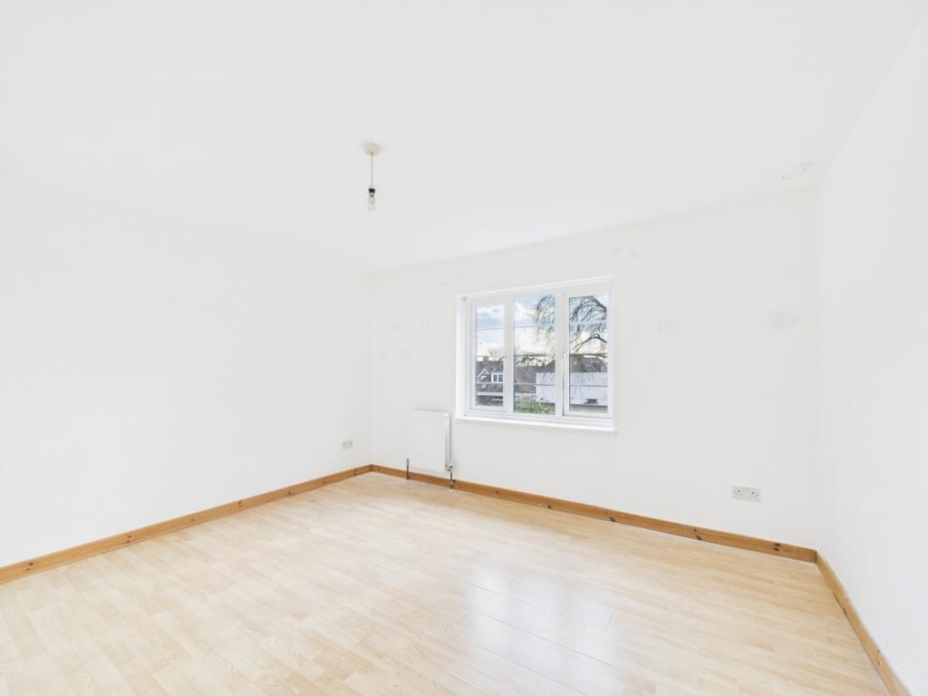 CAM03750G0-PR0037-STILL001