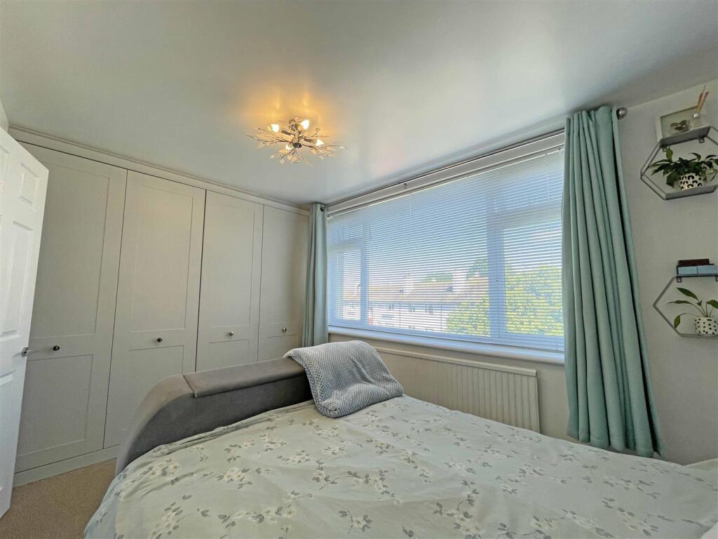 Vaasgo Close 8 - Bedroom One Cupboards.jpg