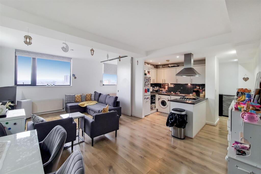 Open Plan Lounge/Kitchen: