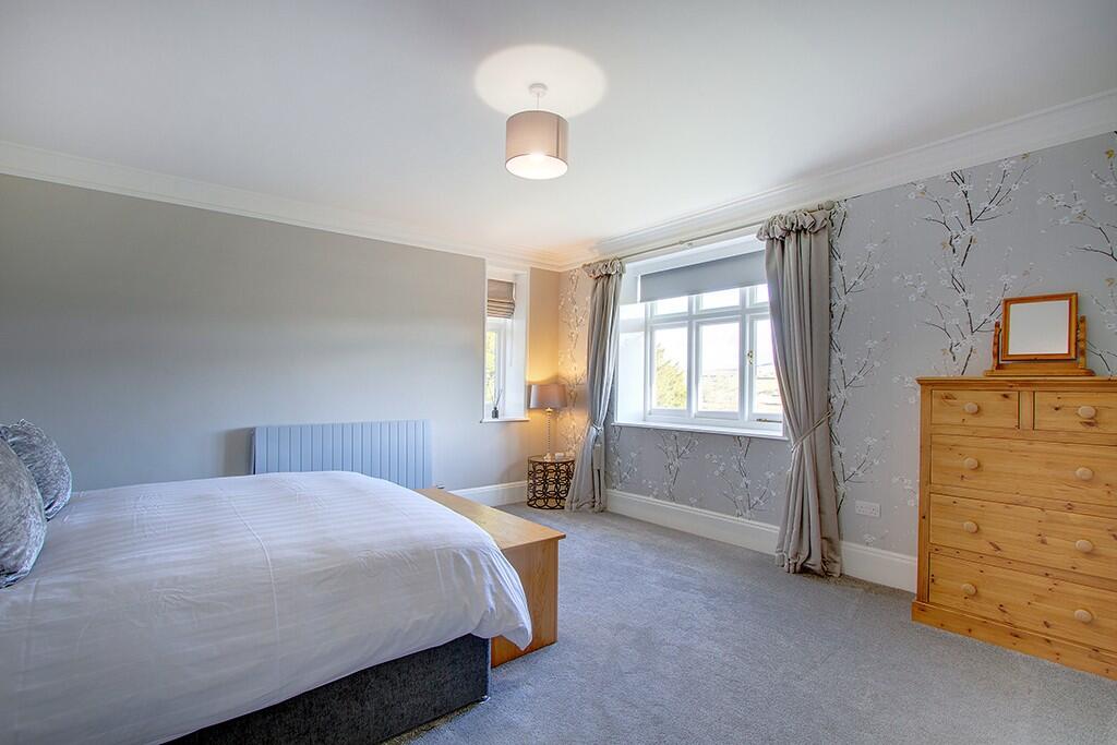 Principal bedroom 