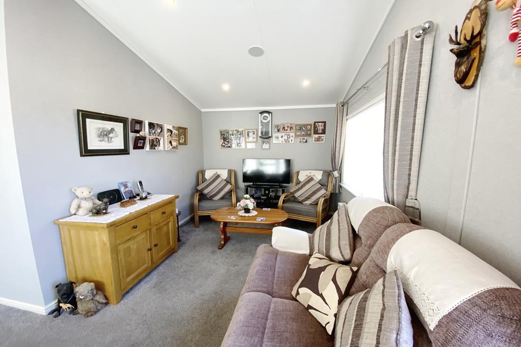 80pine loungef (Copy)