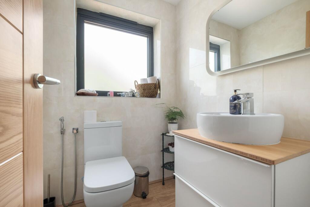 FIRST FLOOR UTILITY AND W/C