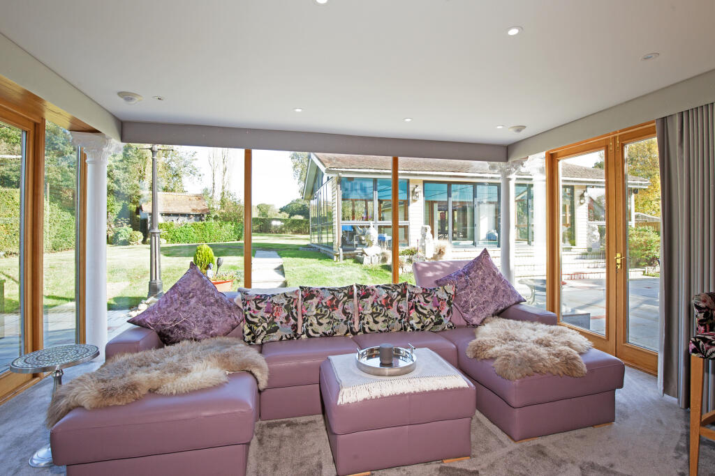 Second Lounge/Cinema Room
