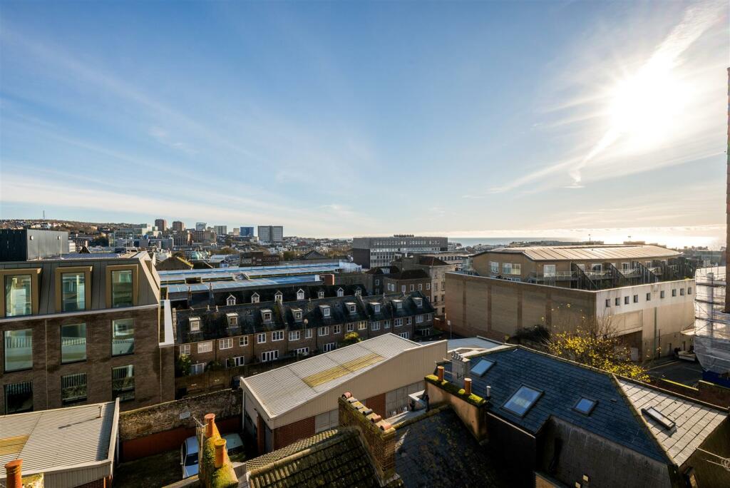 Flat 14, 126-128 Queens Road-7.jpg