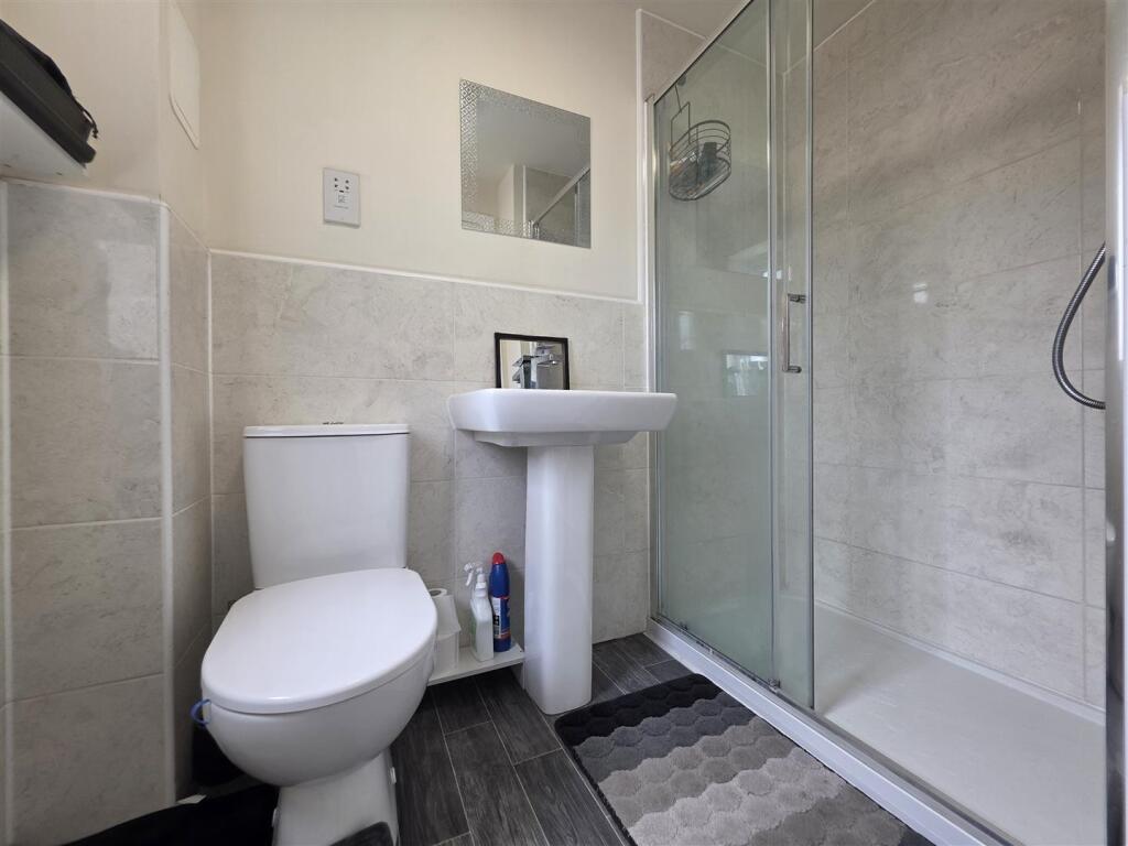 EN SUITE