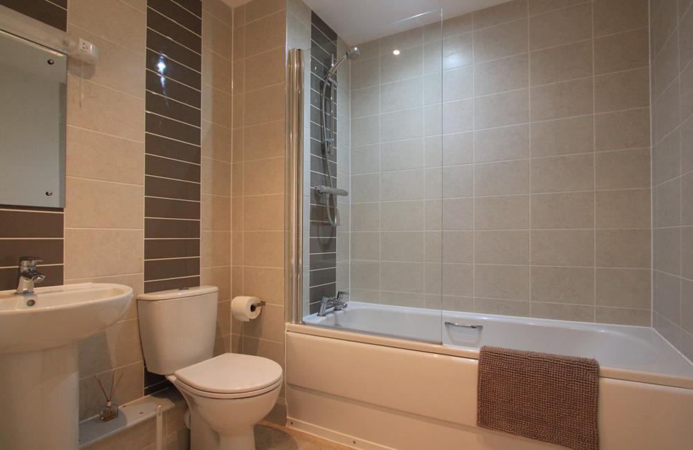 4 Victoria Park Court LR-8.jpg