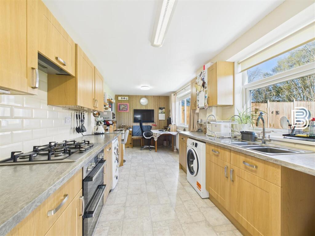 Kitchen Diner (1).jpg