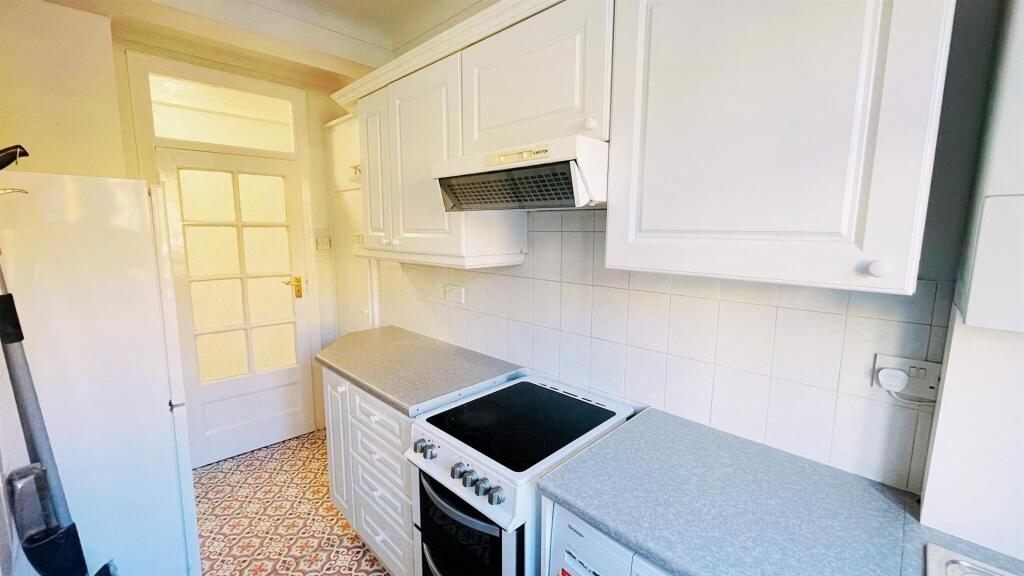 kitchen 2.jpg