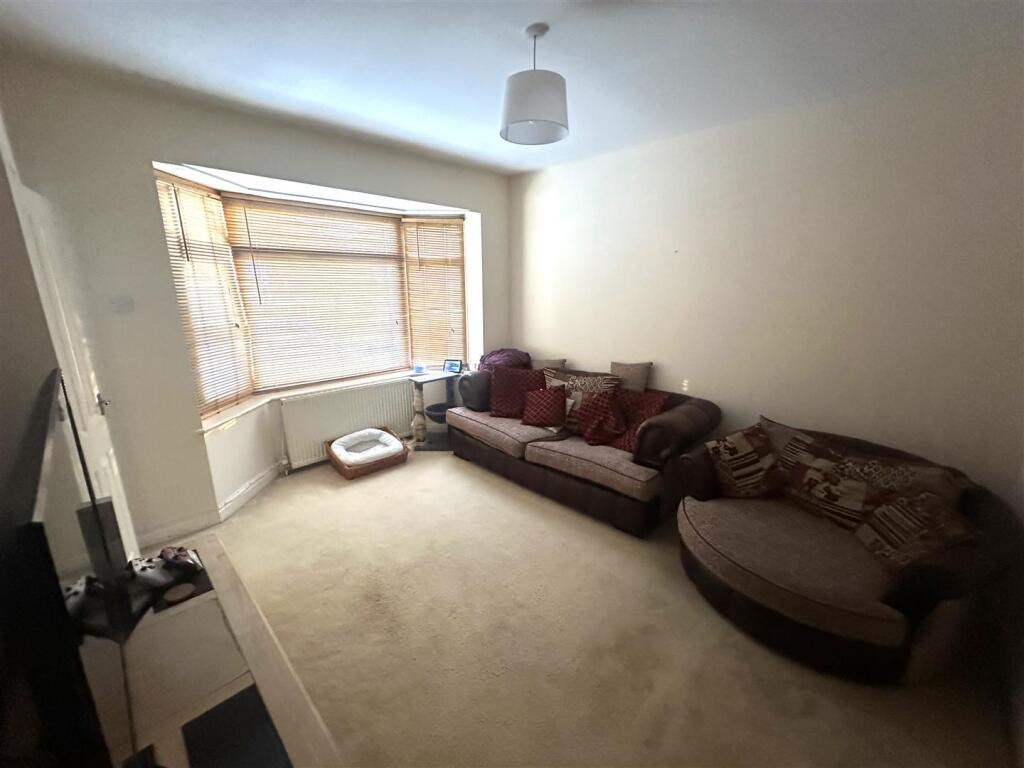 lounge 1.jpg