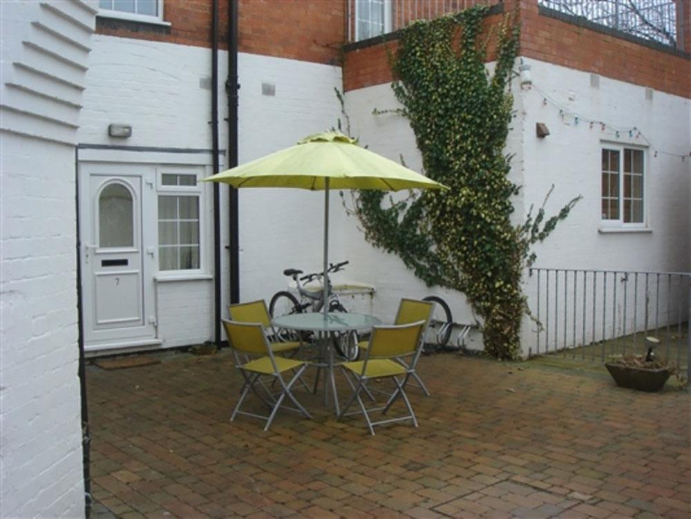 Courtyard by day (6).jpg