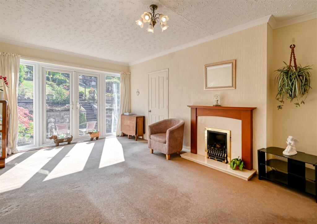 15 Lodge Lane-12.jpg
