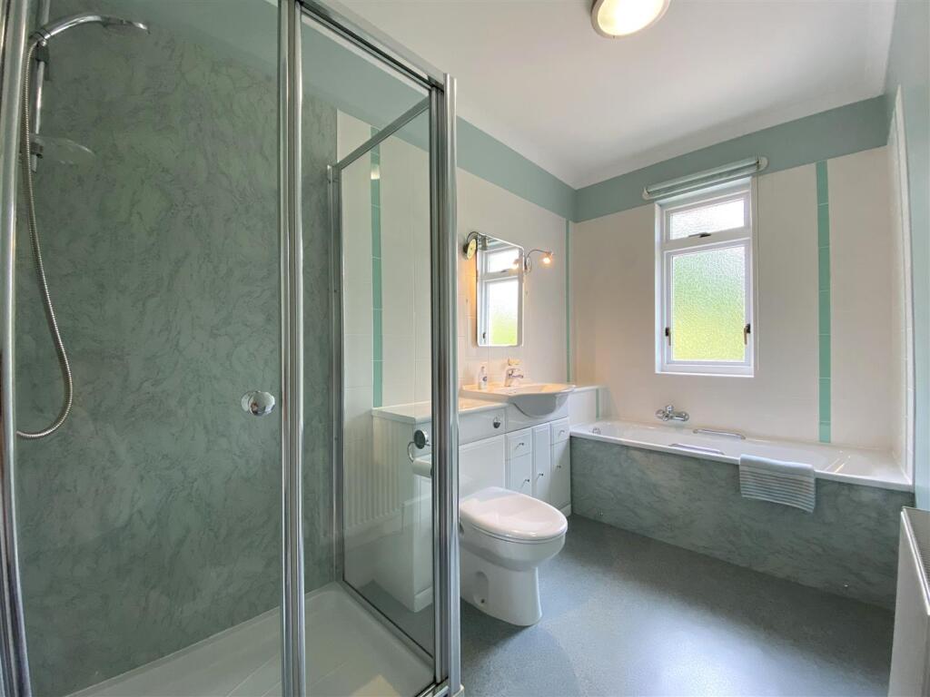 BATHROOM.JPG