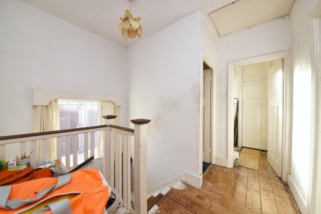 71 Lullington Garth, Woodside Park, London, N12 7BL